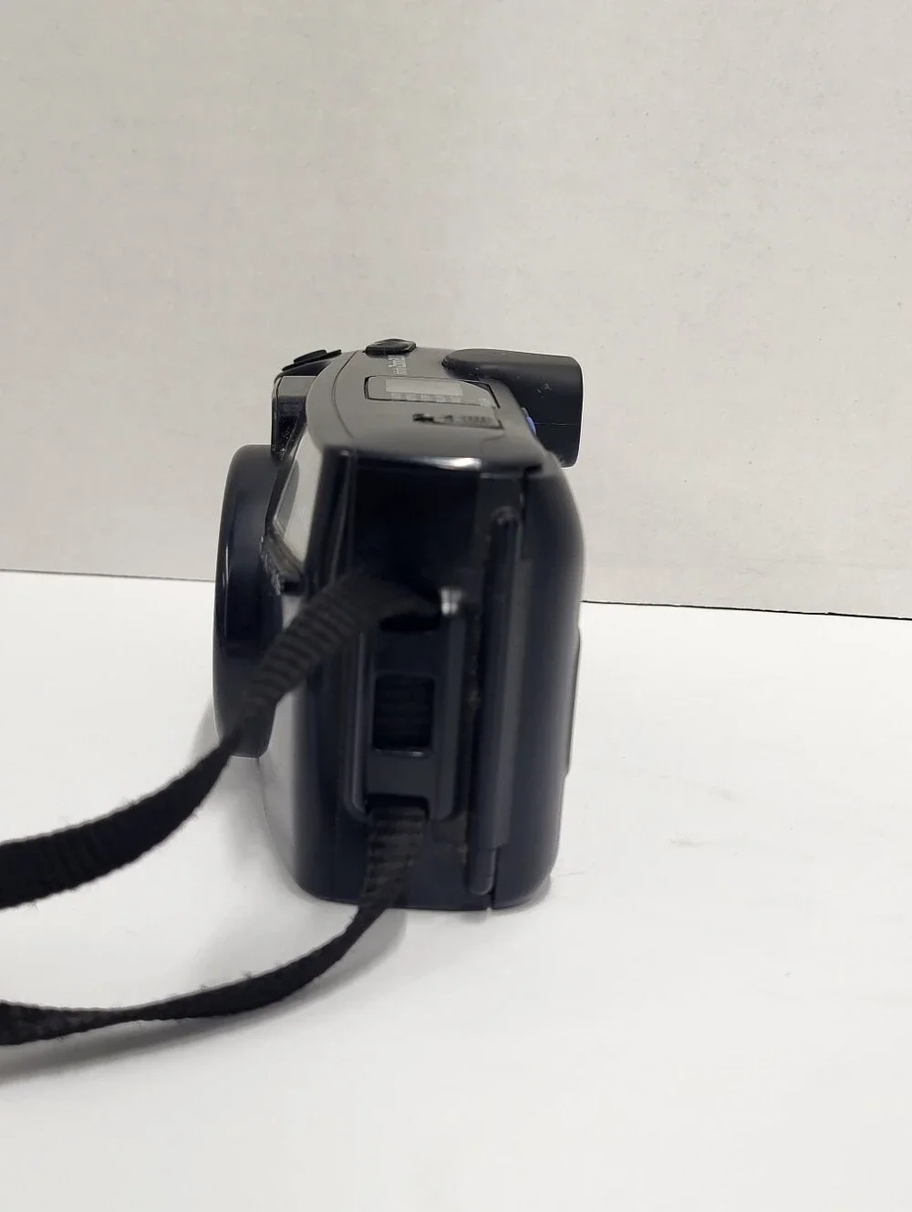 Olympus Infinity Zoom 200 35mm Film Camera With Flash Battery Tested  Works